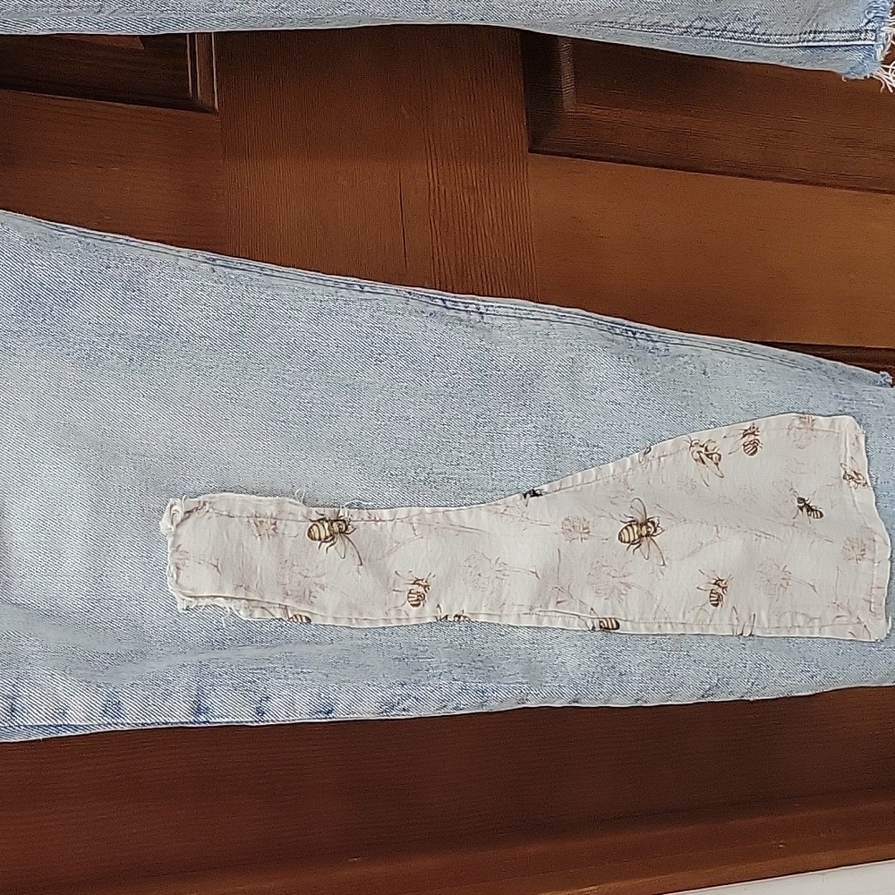 Stylish Distressed Patchwork Jeans - image 3